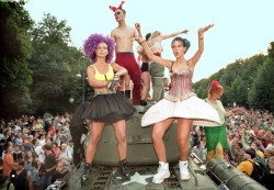 爱引出的人间悲剧 Loveparade 2010